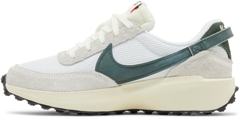(W) Nike Waffle Debut Vintage 'Putih Hijau Vintage' DX2931-101 Lookbook (W) Nike Waffle Debut Vintage 'Putih Hijau Vintage' DX2931-101