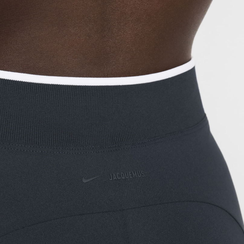 Details for (W) 耐克 x Jacquemus 弹力舒适休闲连衣裙 黑曜石黑/白。 FV5675-475