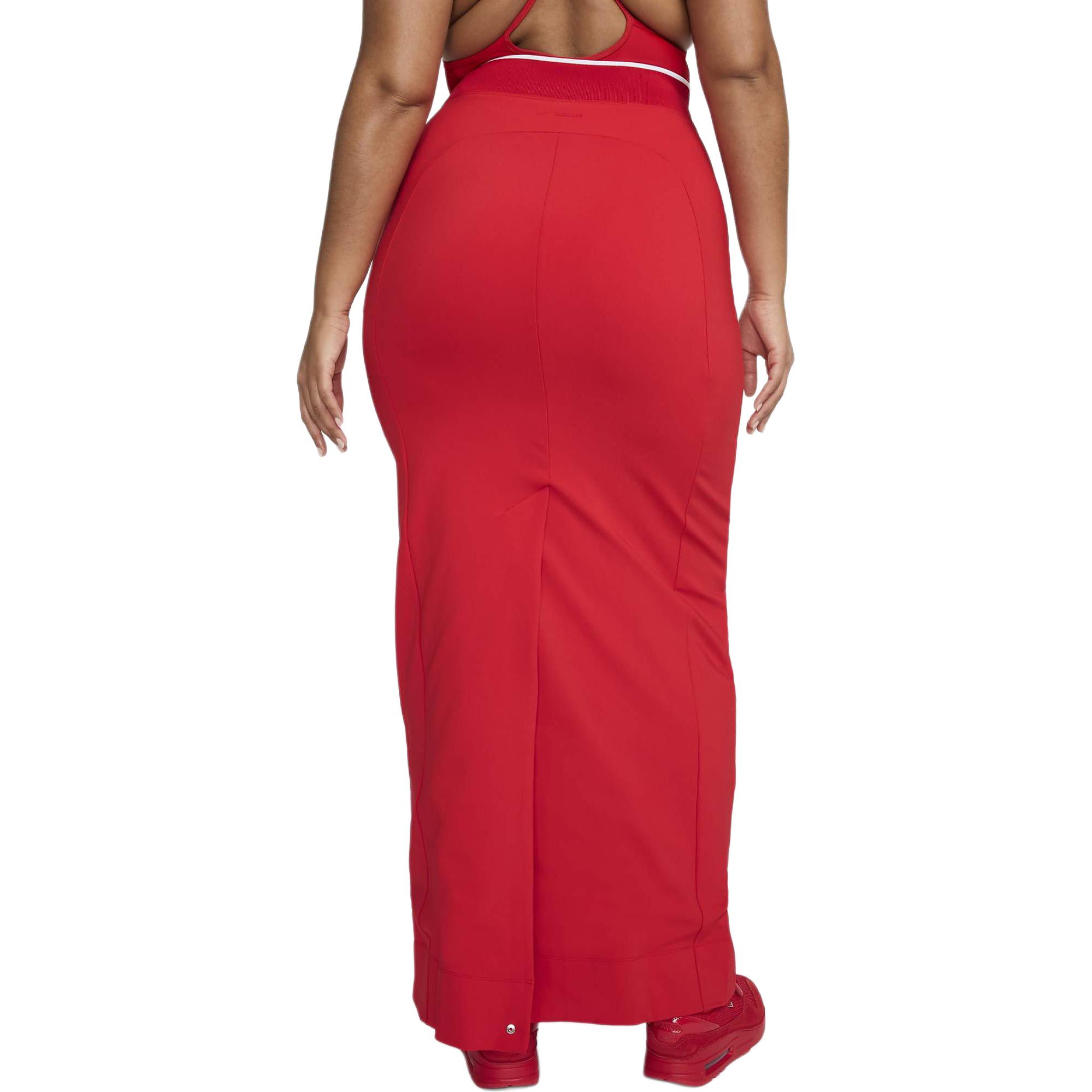 Lookbook (W) Nike x Jacquemus 大学红运动休闲中长裙。 FV5675-642