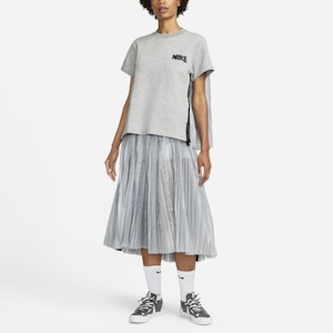 (W) Nike x Sacai Adjustable Back Pleat Crewneck T-Shirt Grey Edisi AS CV5716-063 Shop (W) Nike x Sacai Adjustable Back Pleat Crewneck T-Shirt Grey Edisi AS CV5716-063