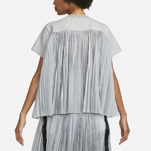 (W) Nike x Sacai Adjustable Back Pleat Crewneck T-Shirt Grey Edisi AS CV5716-063 Details for (W) Nike x Sacai Adjustable Back Pleat Crewneck T-Shirt Grey Edisi AS CV5716-063