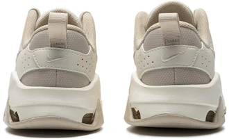 Shop Nike Zoom Bella 6 運動舒適 耐磨 低筒 跑步鞋 女款 米色