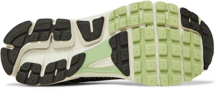 (女性)Nike Zoom Vomero 5「Cobblestone 和 Flat Pewter」FB8825-001 Shop (女性)Nike Zoom Vomero 5「Cobblestone 和 Flat Pewter」FB8825-001