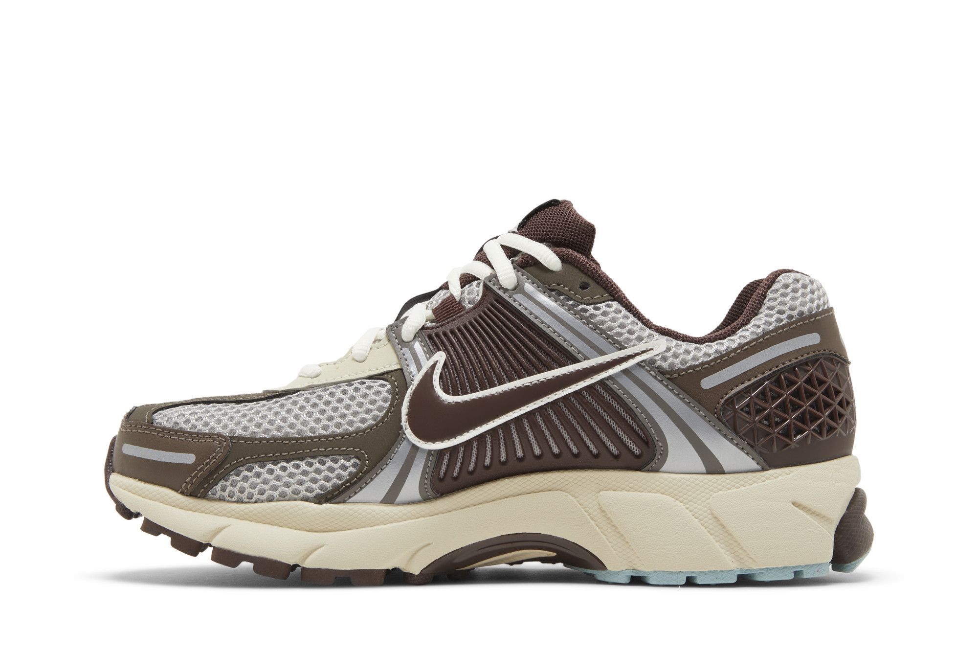 Shop （女款）Nike Zoom Vomero 5 'Earth Fossil' FD9920-022