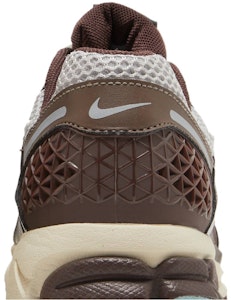 (W) 耐克Zoom Vomero 5 '地球化石' FD9920-022 Sizing (W) 耐克Zoom Vomero 5 '地球化石' FD9920-022
