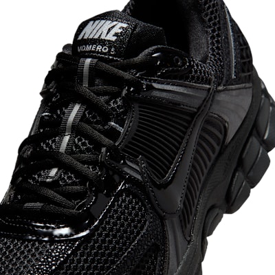 (Women) Nike Zoom Vomero 5 Black/Metallic Silver/Anthracite/Black II6236-001 Sizing (Women) Nike Zoom Vomero 5 Black/Metallic Silver/Anthracite/Black II6236-001