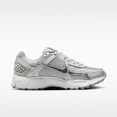 (Women) Nike Zoom Vomero 5 Gray Fog/Off White/Spruce Aura/Gray Fog IB8929-004 Lookbook (Women) Nike Zoom Vomero 5 Gray Fog/Off White/Spruce Aura/Gray Fog IB8929-004