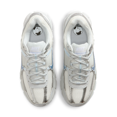 Shop (W) 나이키 줌 보메로 5 퓨어 플래티넘/서밋 화이트/화이트/셀레스틴 블루 IB8929-001