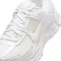 (W) Nike Zoom Vomero 5 SE Blanco/Platinum Tint/Blanco Summit/Blanco IB4397-100 Sizing (W) Nike Zoom Vomero 5 SE Blanco/Platinum Tint/Blanco Summit/Blanco IB4397-100