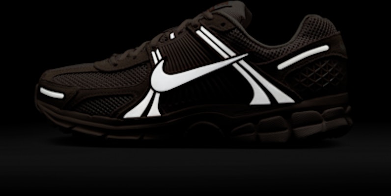 (W) Nike Zoom Vomero 5 Merah Silt/Merah Stardust/Abu-Abu Vast HQ0458-600 1