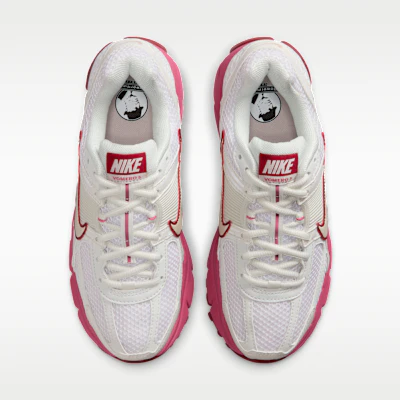 (W) Nike Zoom Vomero 5 Putih Summit/Peony/Crimson Team/Putih Summit FJ2028-108 Shop (W) Nike Zoom Vomero 5 Putih Summit/Peony/Crimson Team/Putih Summit FJ2028-108
