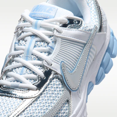 (W) Nike Zoom Vomero 5 Bianco/Alluminio/Grigio Calcio/Argento Metallico IV4311-100 Sizing (W) Nike Zoom Vomero 5 Bianco/Alluminio/Grigio Calcio/Argento Metallico IV4311-100
