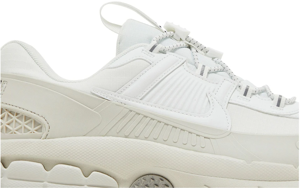 (W) Nike Zoom Vomero Roam 'Summit White' Putih Sneakers Pria Terlaris HV6410-100 Lookbook (W) Nike Zoom Vomero Roam 'Summit White' Putih Sneakers Pria Terlaris HV6410-100