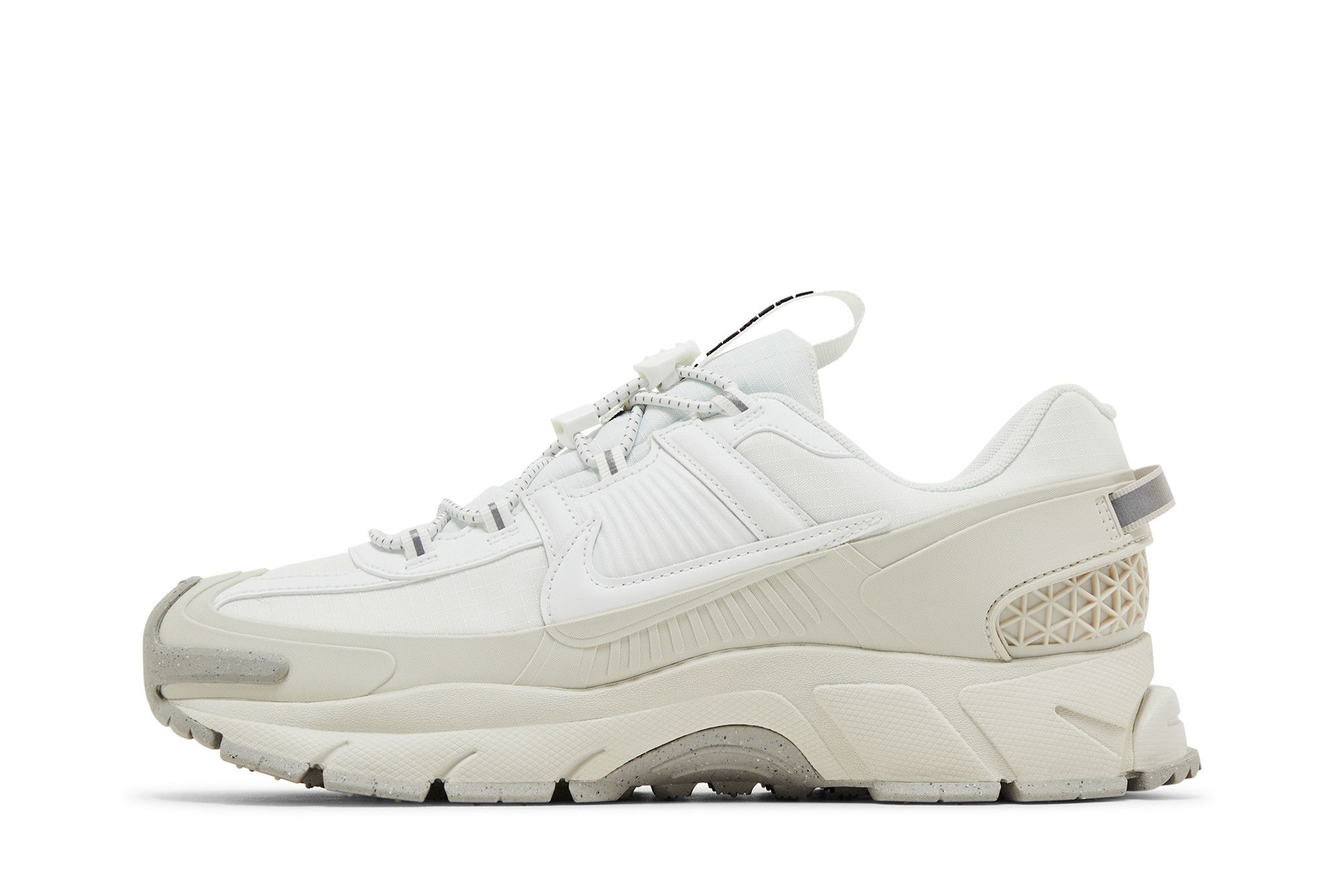 Shop (W) Nike Zoom Vomero Roam 'Summit White' Putih Sneakers Pria Terlaris HV6410-100