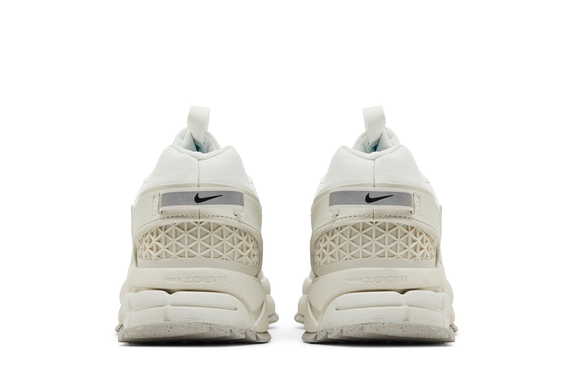 Sizing (W) Nike Zoom Vomero Roam 'Summit White' Putih Sneakers Pria Terlaris HV6410-100