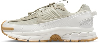 women-nike-zoom-vomero-roam-sail-black-light-brown-racer-blue-light-stone-hq-2181-100