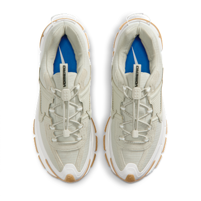 Shop Nike Zoom Vomero Roam Sail/Negro Marrón Claro/Azul Racer/Piedra Clara HQ2181-100