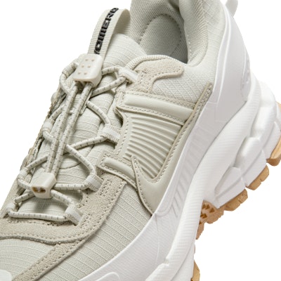 나이키 줌 보메로 로암 세일/블랙 라이트 브라운/레이서 블루/라이트 스톤 HQ2181-100 Sizing 나이키 줌 보메로 로암 세일/블랙 라이트 브라운/레이서 블루/라이트 스톤 HQ2181-100