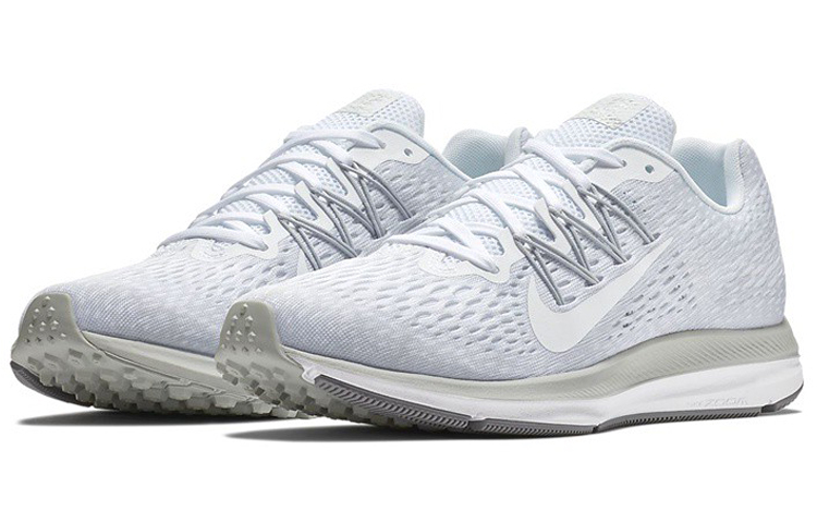Lookbook Nike Zoom Winflo 5 氣墊 低幫 跑步鞋 女款 灰白
