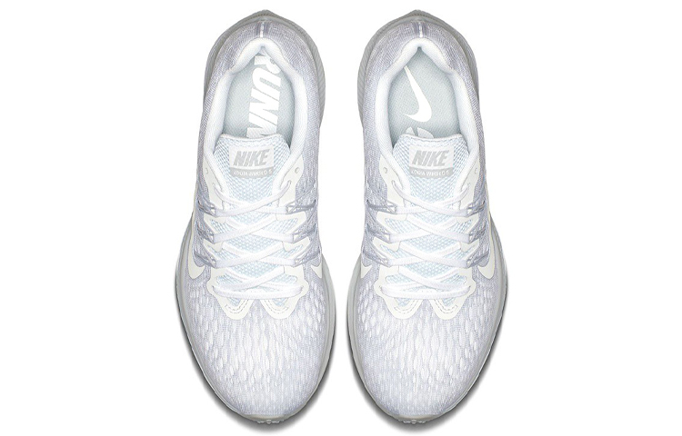 Shop Nike Zoom Winflo 5 氣墊 低幫 跑步鞋 女款 灰白