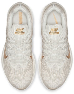 Nike Zoom Winflo 5 Air Max 低筒 跑步鞋 女款 白金 Shop Nike Zoom Winflo 5 Air Max 低筒 跑步鞋 女款 白金