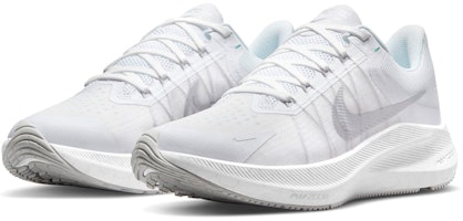(W) Nike Zoom Winflo 8 'Putih Perak Metalik' CW3421-104 Lookbook (W) Nike Zoom Winflo 8 'Putih Perak Metalik' CW3421-104
