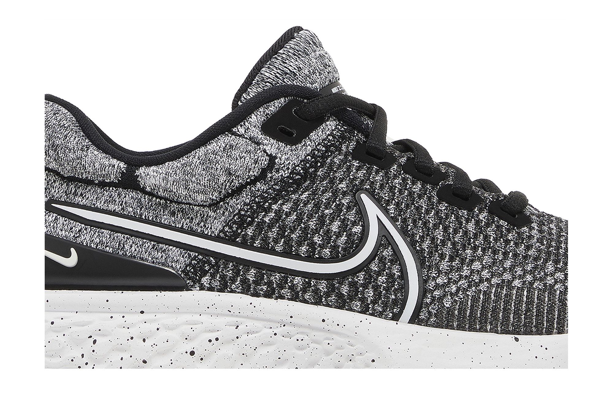 Order (W) Nike ZoomX Invincible Run Flyknit 2 ''Oreo'' Laufschuhe DC9993-103
