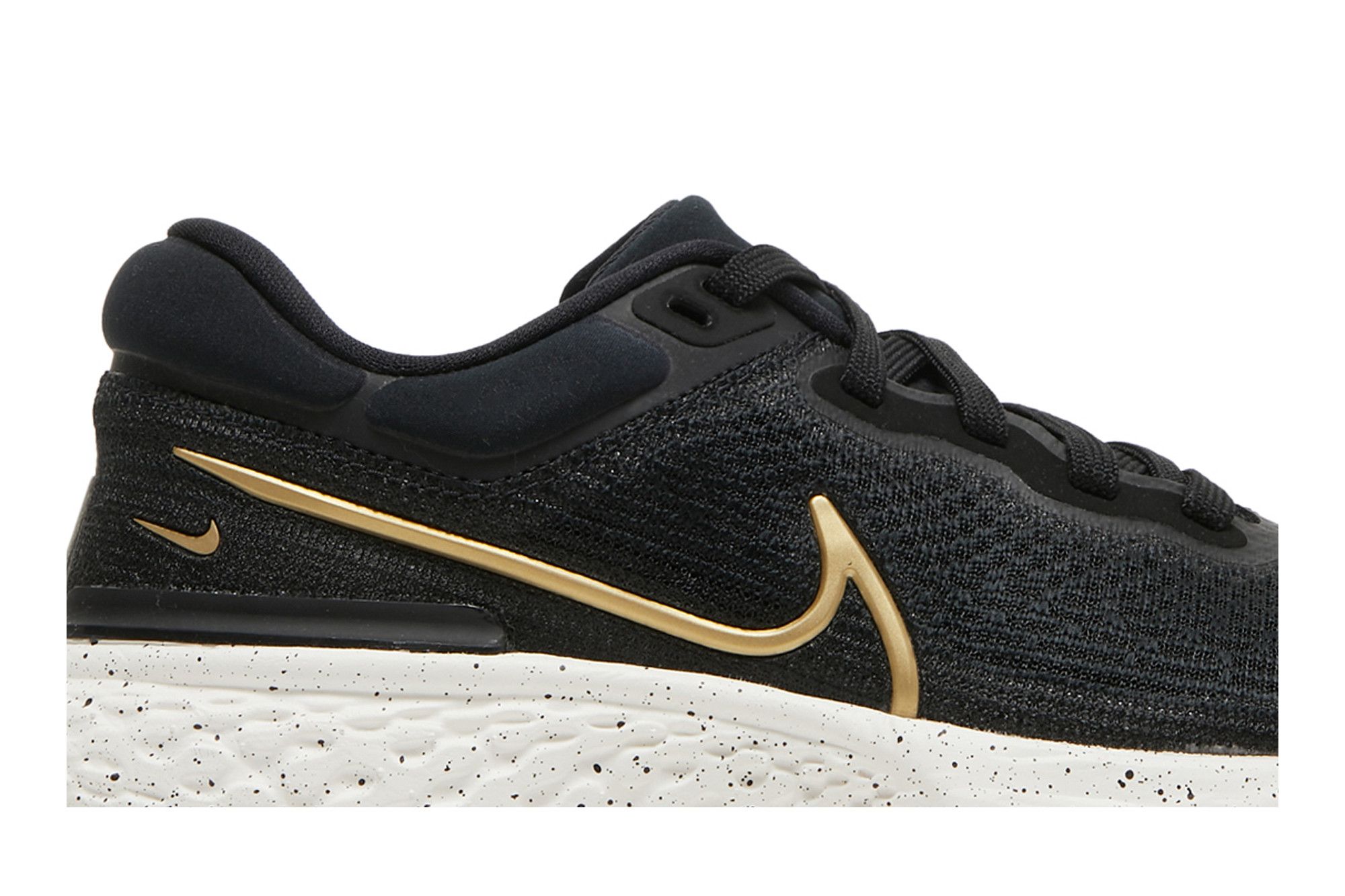 Lookbook （女款）Nike ZoomX Invincible Run Flyknit「黑金」CT2229-004