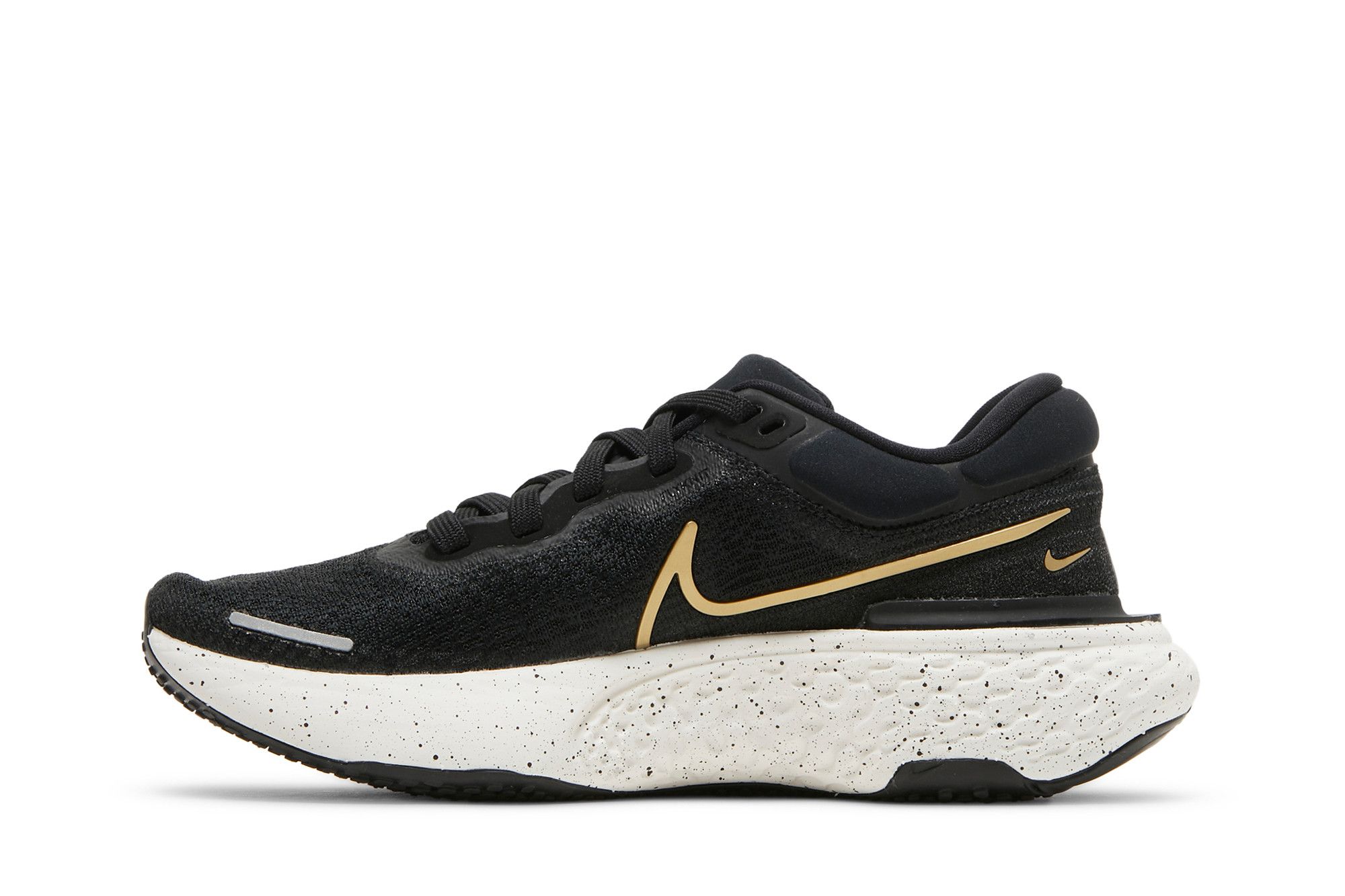 Shop （女款）Nike ZoomX Invincible Run Flyknit「黑金」CT2229-004