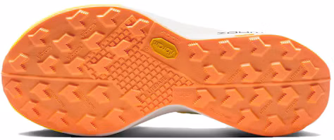 Shop Nike Ultrafly 減震耐磨 低筒 跑步鞋 女款 白綠