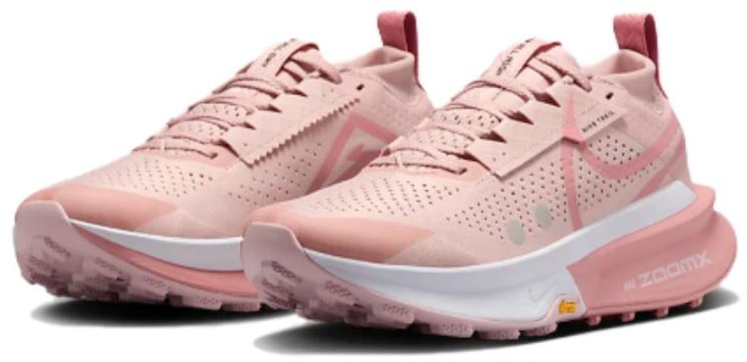 (W) Nike ZoomX Zegama 2 Rosa Oxford Photon Dust Burdeos Crush Rojo Stardust FD5191-601 Lookbook (W) Nike ZoomX Zegama 2 Rosa Oxford Photon Dust Burdeos Crush Rojo Stardust FD5191-601