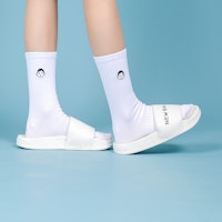 則武 x New Balance NB 200 聯名款 軟底舒適一字平跟 運動拖鞋 女款 白色 Details for 則武 x New Balance NB 200 聯名款 軟底舒適一字平跟 運動拖鞋 女款 白色