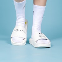 則武 x New Balance NB 200 聯名款 軟底舒適一字平跟 運動拖鞋 女款 白色 Sizing 則武 x New Balance NB 200 聯名款 軟底舒適一字平跟 運動拖鞋 女款 白色