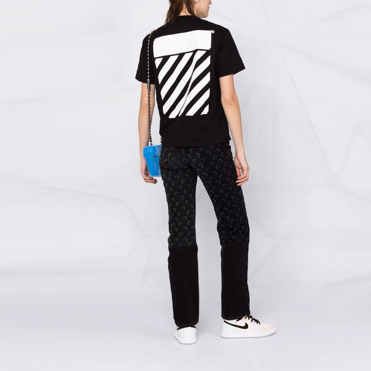 Shop (W) Kaos Pendek Hitam OFF-WHITE FW21 Logo. OWAA049C99JER0011001