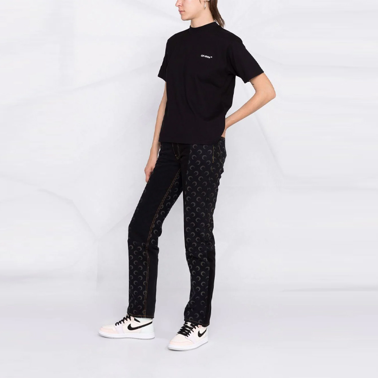 Purchase (W) Kaos Pendek Hitam OFF-WHITE FW21 Logo. OWAA049C99JER0011001