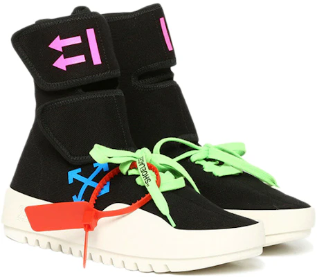 (W) Off-White 黑色高帮厚底运动鞋 OWIA132R19B83016 Lookbook (W) Off-White 黑色高帮厚底运动鞋 OWIA132R19B83016