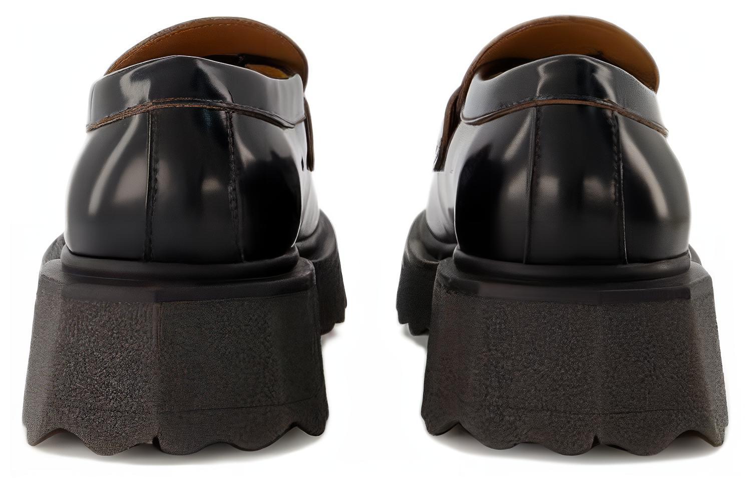 Shop (W) Off-White Slip-On Kulit Persegi 'Hitam' OWIG002C99LEA0011056