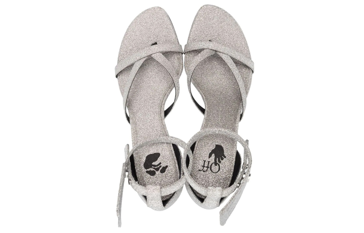 Shop (W) オフホワイト ジップタイ スパンコールサンダル "シルバーグリッター" OWIH028F22LEA0027272