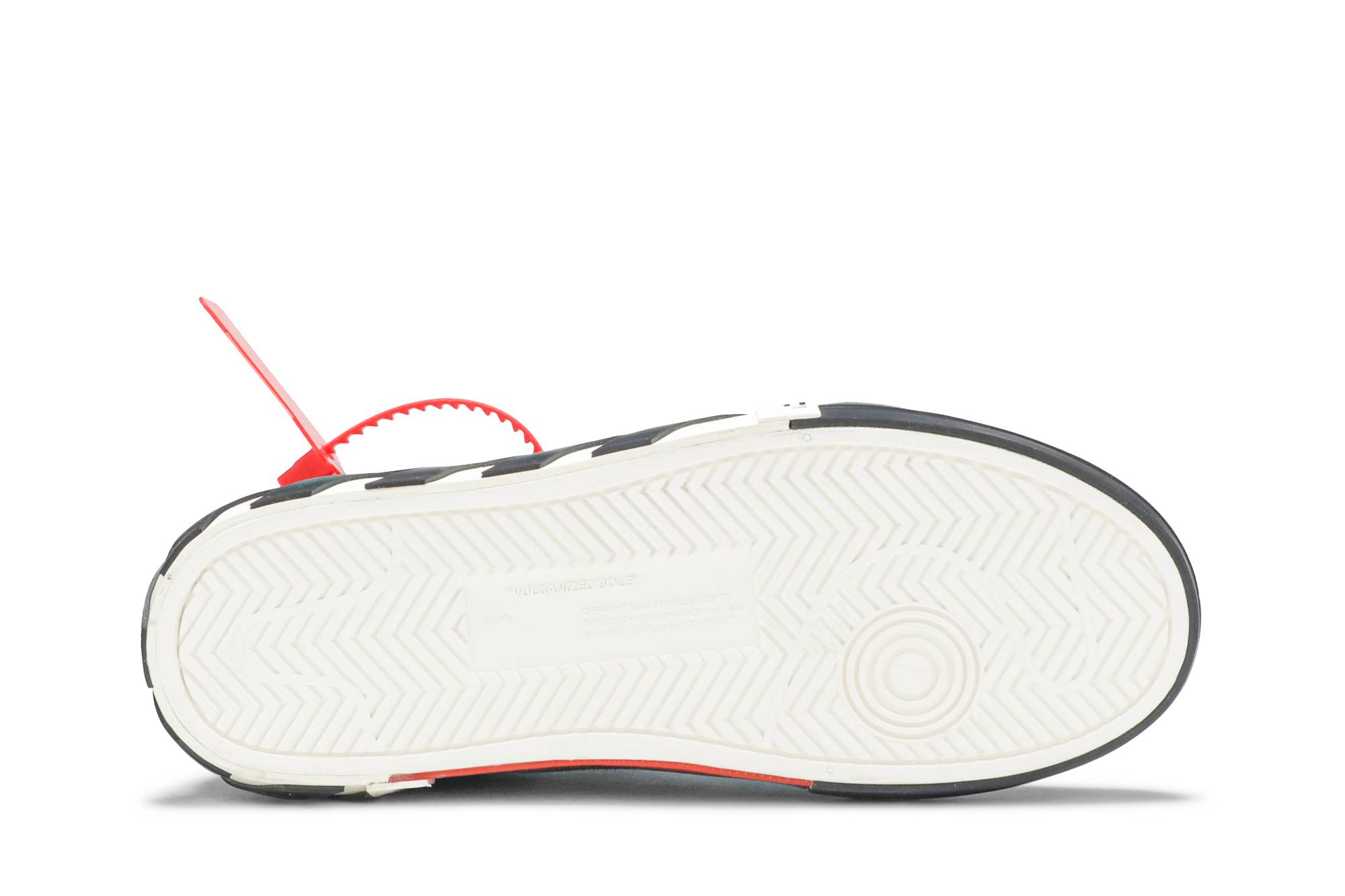 Shop (W) Off-White Vulc Low Top 'Negro' OWIA146R19800016-1000