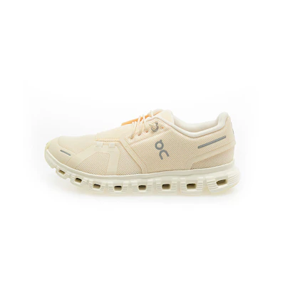 (W) On Cloud 6 Sneakers /