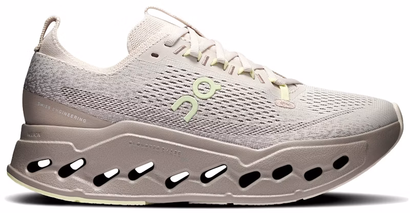 women-on-cloudsurfer-max-pelican-limelight-3-wf-30224729