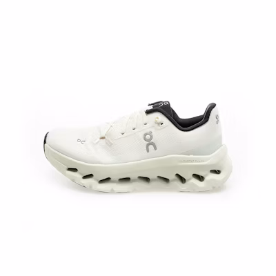 (W) On Cloudtilt Sneakers