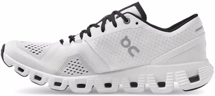 women-on-running-cloud-x-white-black-40-99702