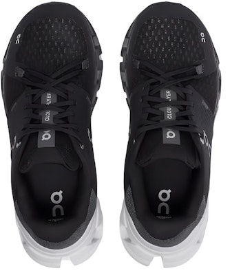 (W) On Running Cloudflyer 4 Hitam Putih 71.98671 Shop (W) On Running Cloudflyer 4 Hitam Putih 71.98671