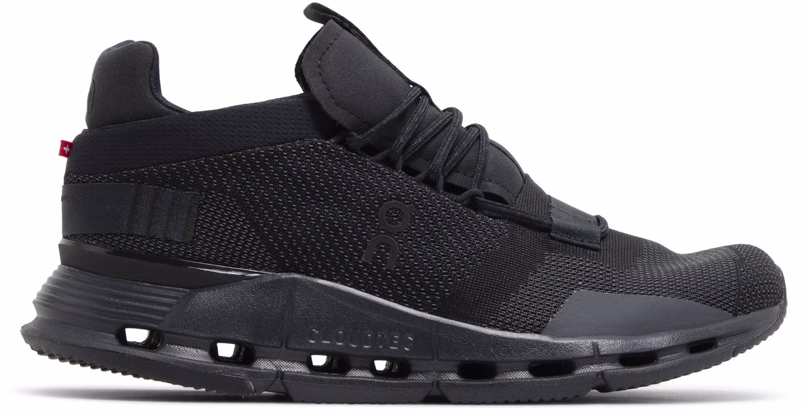 women-on-running-cloudnova-black-eclipse-26-99814