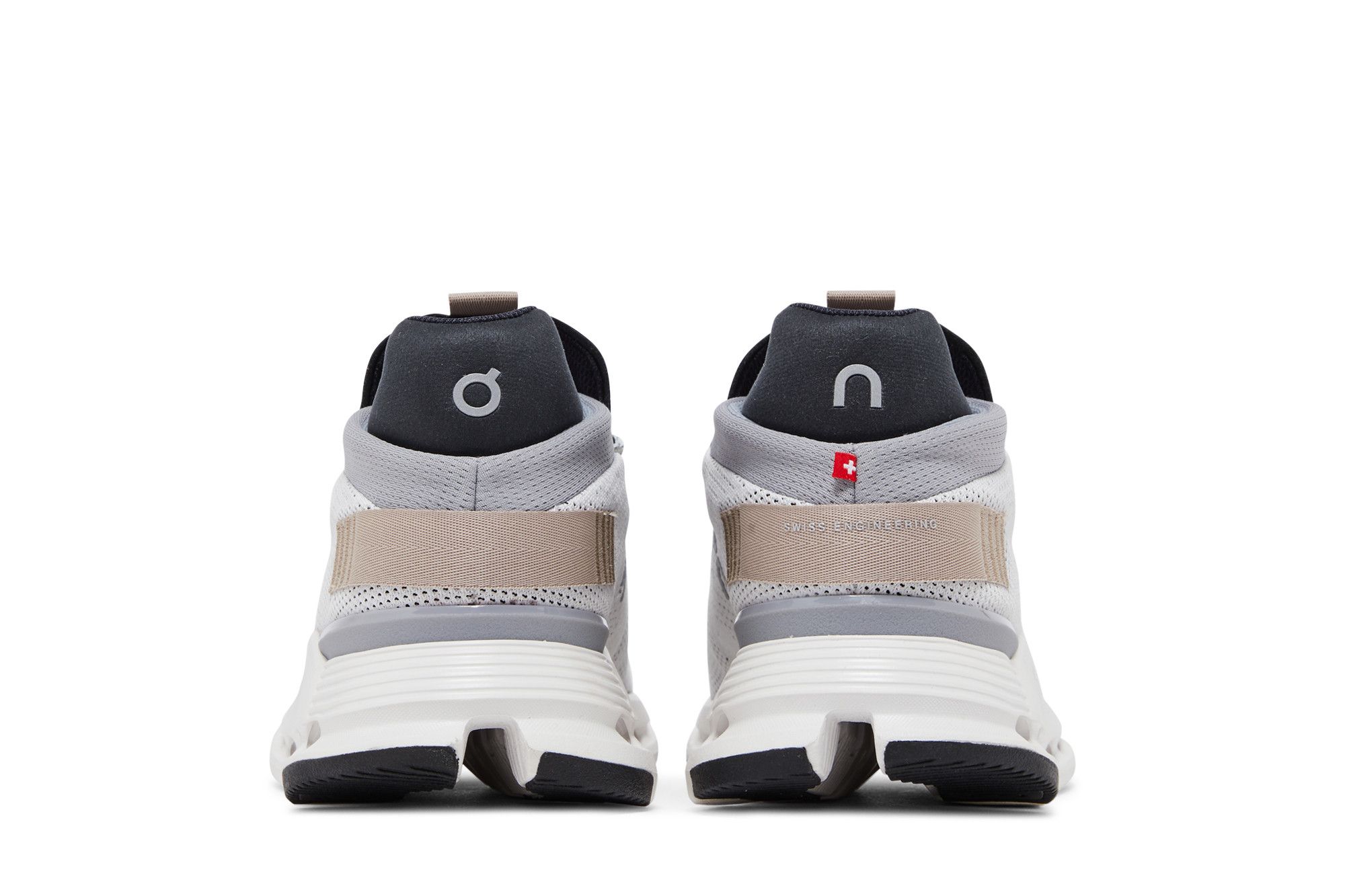 Details for (W) On Running Cloudnova Weiß Sand 26-98488