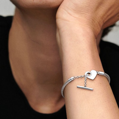 (W) Gelang Perak Pandora Moments Rantai Ular Loket Hati 925 untuk Wanita - Perak. 599285C00 Purchase (W) Gelang Perak Pandora Moments Rantai Ular Loket Hati 925 untuk Wanita - Perak. 599285C00