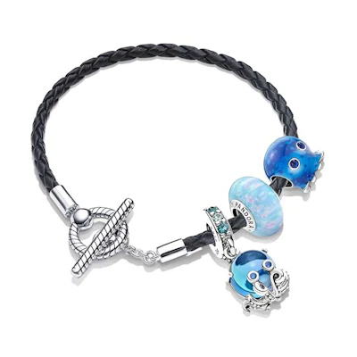 (Women) Pandora Moments Stylish & Versatile Charm Bracelet. ZT2374