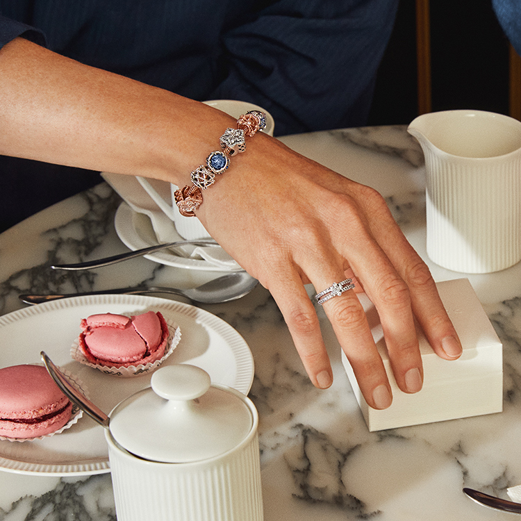 Shop (W) 潘多拉玫瑰金镂空星座手链套装女士款 ZT1006