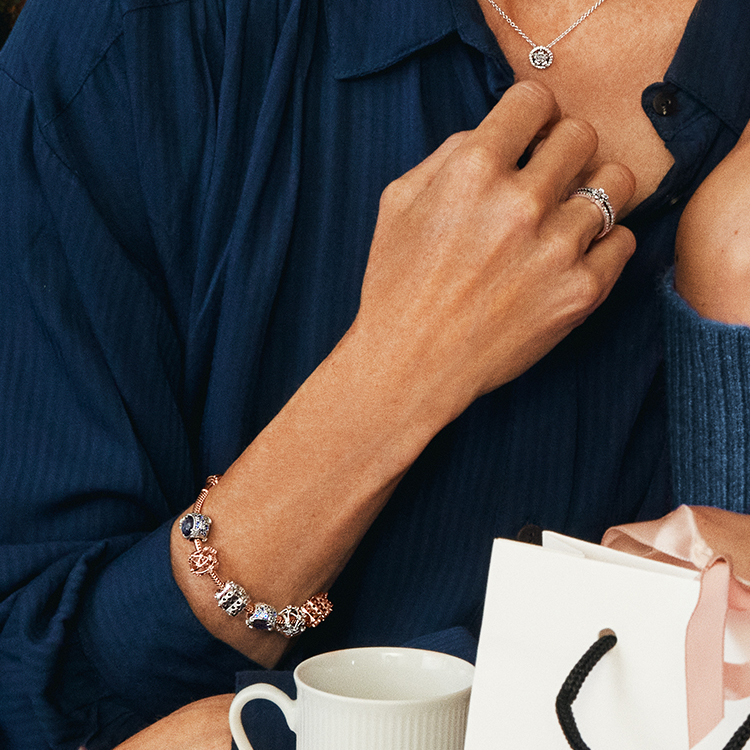 Purchase (W) 潘多拉玫瑰金镂空星座手链套装女士款 ZT1006